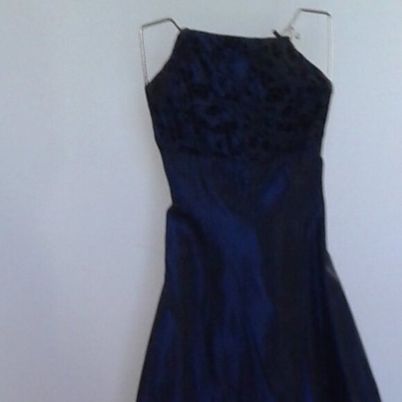 PROM/GRAD DRESS - Picture 4 of 11